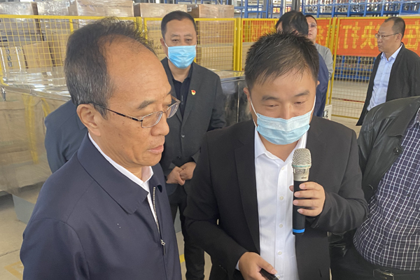 米兰体育app官网下载
总经理腾胜平为各位领导讲解我公司超滤膜产品